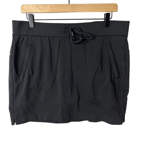 Athleta Modern Metro Skort Black Size Medium Adventure Travel Style 210258 - Picture 2 of 7